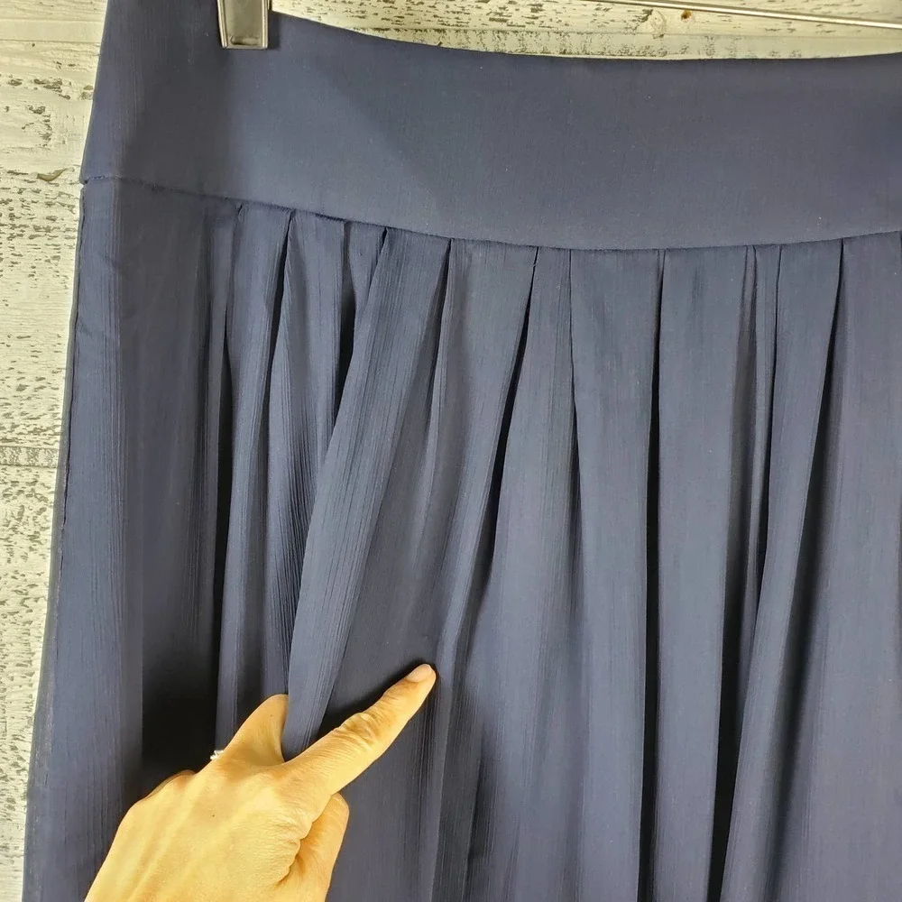 White House Black Market Soft Pleated Navy Blue Chiffon Business Skirt Size 8